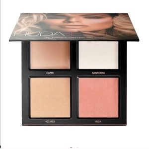NEW Huda Beauty Highlighter Palette